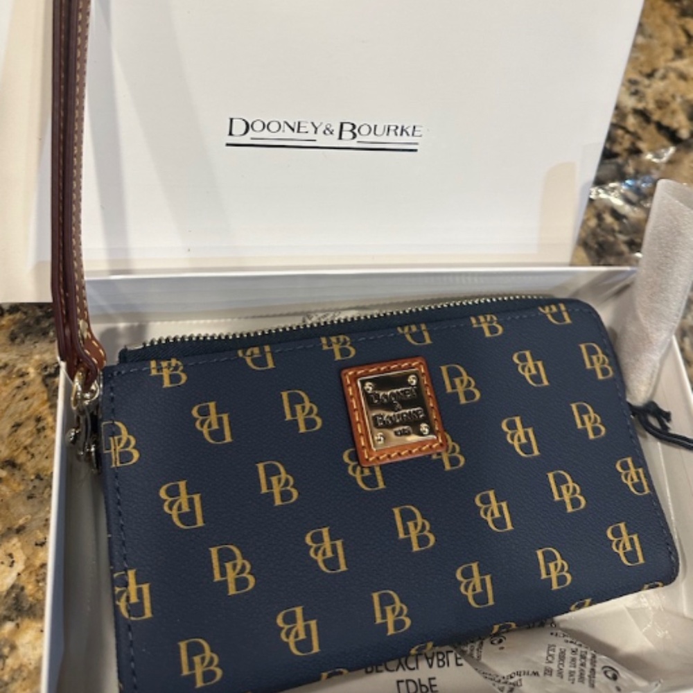 Dooney & Bourke Brown Zip Around Wristlet NWT - Picture 6 of 15